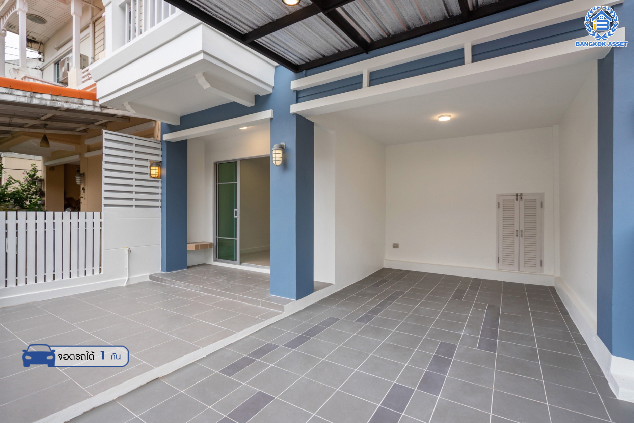 บ้านมือสองตกแต่งใหม่ แบรนด์ Property Perfect ม.เดอะวิลล่า ท่าอิฐ-รัตนาธิเบศร์ ทาวน์เฮ้าส์พร้อมอยู่ เนื้อที่ 18 ตร.ว. ฟังก์ชัน 3 ห้องนอน 2 ห้องน้ำ 1 ที่จอดรถ บนทำเลเชื่อมต่อทั้ง ถ.รัตนาธิเบศร์ และ ถ.ราชพฤกษ์ ใกล้รถไฟฟ้าสายสีม่วง "สถานีบางรักน้อยท่าอิฐ"